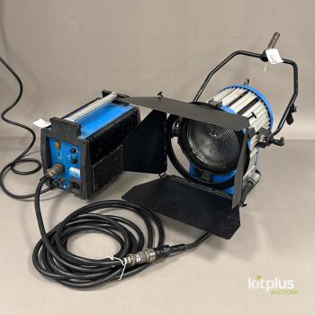 ARRI Compact 2.5K Daylight Kit with Ballast and Header Cable