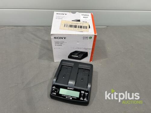 Sony AC-VQ1051D Dual Bay L-Series Li-ion Battery Charger LCD Display, 8.4V Output, Serial #15103001516