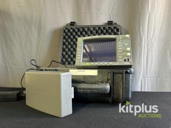Tektronix WFM5000 Portable HD/SD-SDI Waveform Monitor with Accessories