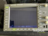 Tektronix WFM5000 Portable HD/SD-SDI Waveform Monitor with Accessories - 2