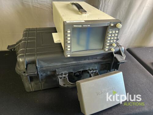 Tektronix WFM 700 Video Waveform Monitor with WFM7A Module, Serial B011020